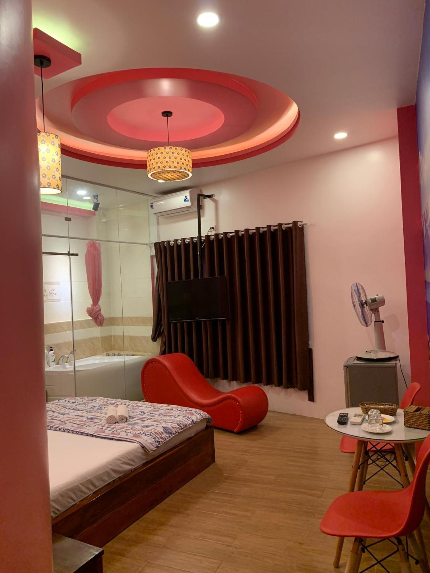 Ks Tinh Nhan Sach Hotel *