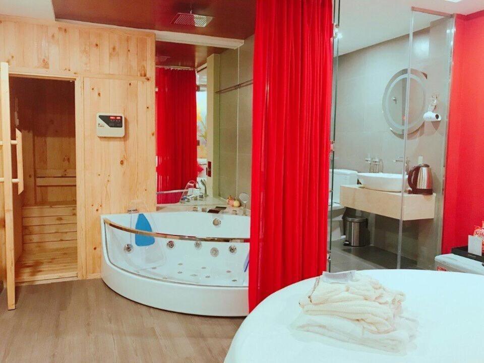 Ks Tinh Nhan Sach Ho Chi Minh City